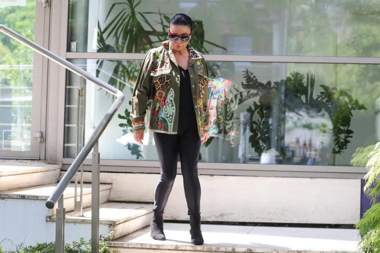 Perje na glavi, tigrasti uzorci, resice i &scaron;ljokice: Ovo su najluđa izdanja Alke Vuice