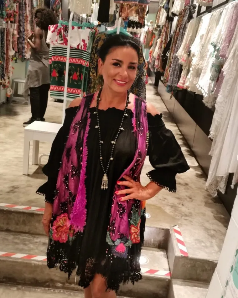 Perje na glavi, tigrasti uzorci, resice i &scaron;ljokice: Ovo su najluđa izdanja Alke Vuice