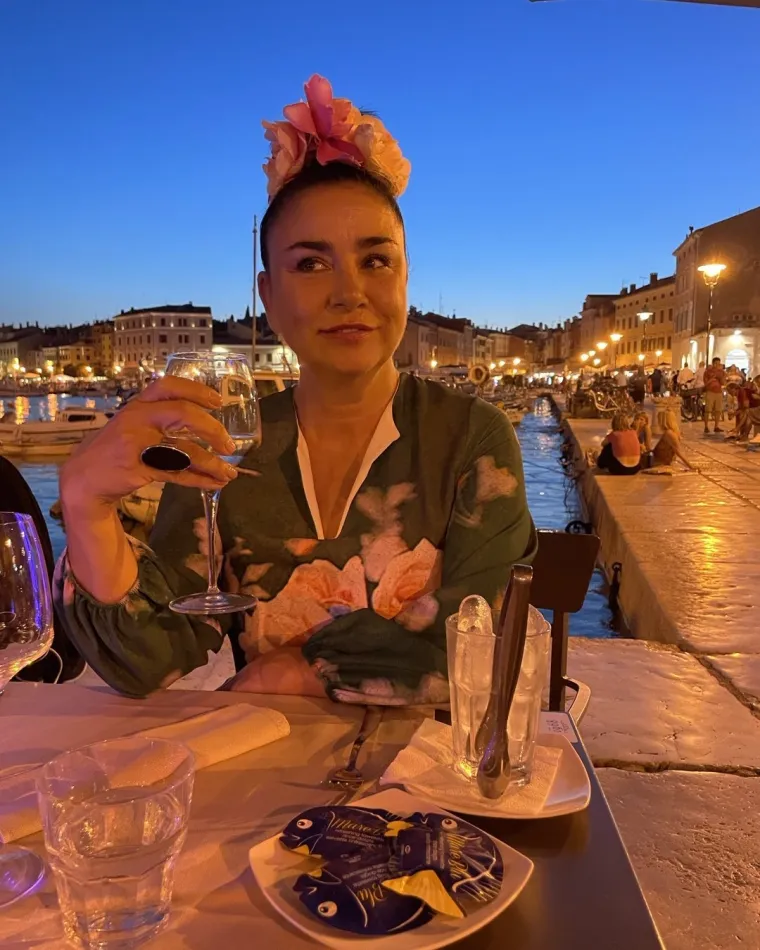 Perje na glavi, tigrasti uzorci, resice i &scaron;ljokice: Ovo su najluđa izdanja Alke Vuice