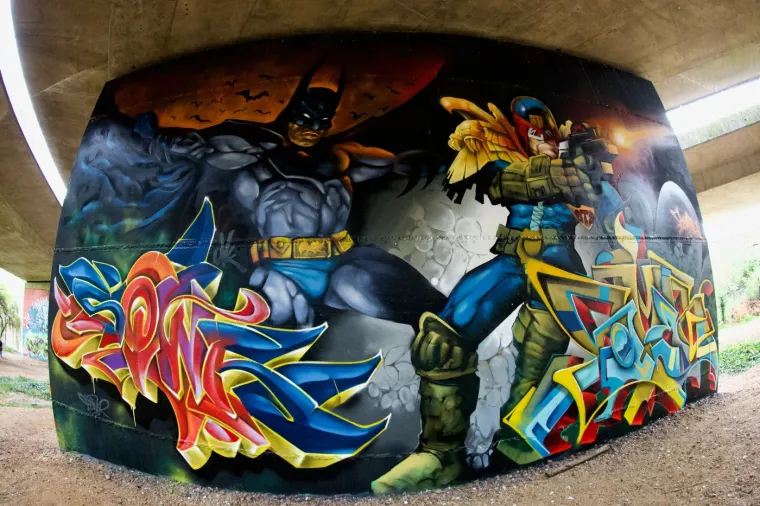 Ovaj živopisni podvožnjak uz rijeku Temzu postao je prava oaza za ljubitelje grafita i muralizma. 