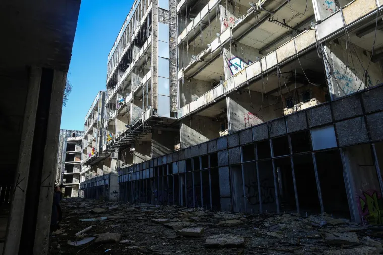 Da, ovako danas izgleda projekt o kojem se govori više od trideset godina. Naime, prije 40 godina postojala je ideja da ovdje bude bolnica budućnosti.