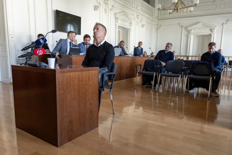 Ustvrdio je kako svoja potraživanja prema Dinamu nije prenio na treću osobu niti je za to ovlastio svog odvjetnika Ćurkovića pa mu je obrana predočila ugovor o cesiji, iz kojega proizlazi da je svoja potraživanja prema klubu prenio na englesku tvrtku Real Sports Managment, čiji je vlasnik, prema optužnici Uskoka, bio Mario Mamić.