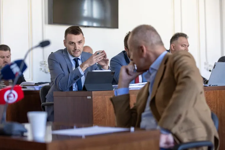 Jeličić je na suđenju ponovio kako je o nagodbi razgovarao sa Zdravkom Mamićem koji mu je isplatio 200 tisuća eura u gotovini, a da je iskaz u Uskoku, kada je pričao i &quot;nekim Englezima i drugim pojedinostima&quot;, rekao isključivo iz straha i pravnog neiskustva, jer se bojao kaznene odgovornosti.