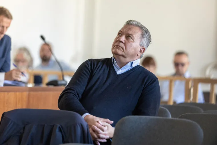 Jeličić je ustvrdio kako se ne sjeća se da je ikada vidio ili potpisao taj dokument, kako dopušta da bi na dokumentu mogao biti njegov potpis, ali da ne zna kako je njegov odvjetnik Ćurković došao do takvog ugovora, jer tvrdi da s njim o tome nikada nije razgovarao.