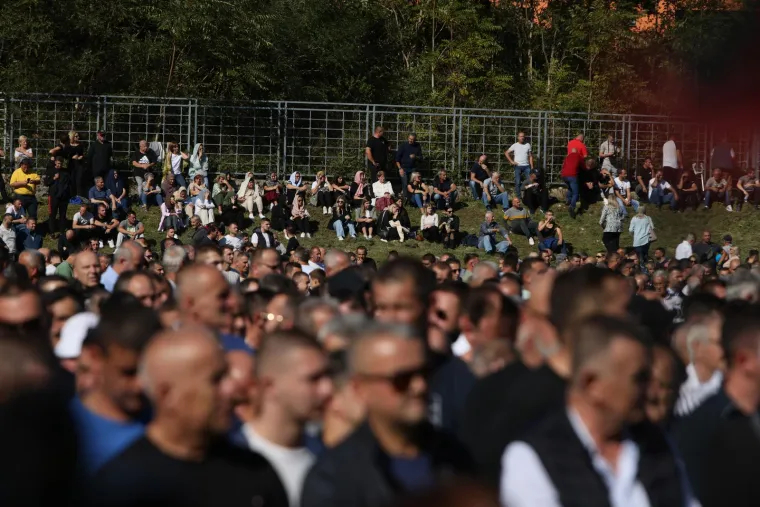 Prizori koji slamaju srce! Stotine stigle na posljednji ispraćaj 19 poginulih u katastrofalnim poplavama