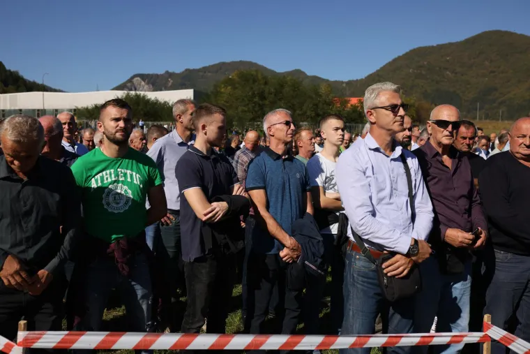Prizori koji slamaju srce! Stotine stigle na posljednji ispraćaj 19 poginulih u katastrofalnim poplavama