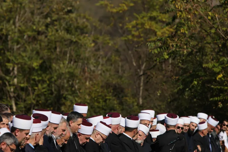 Prizori koji slamaju srce! Stotine stigle na posljednji ispraćaj 19 poginulih u katastrofalnim poplavama