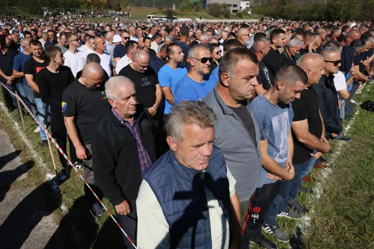 Prizori koji slamaju srce! Stotine stigle na posljednji ispraćaj 19 poginulih u katastrofalnim poplavama