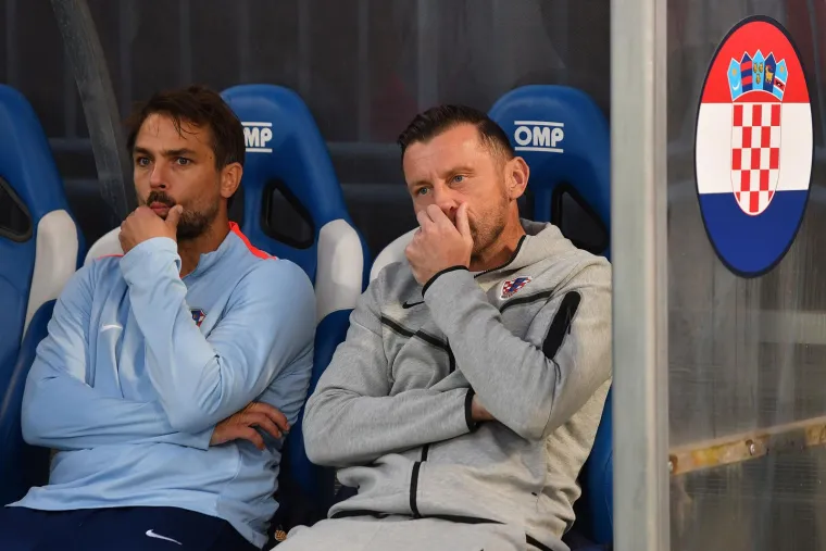 Niko se dirao rukom po licu, a isto je činio i Olić