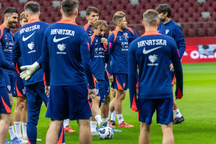 Naoružani policajci do&scaron;li pred stadion uoči utakmice s Hrvatskom