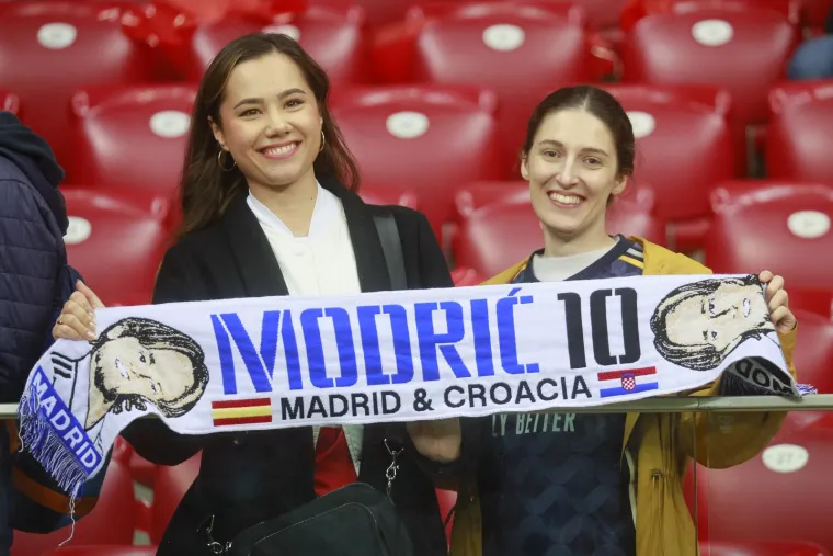 Dvije djeojke nisu nosile ni obilježja Poljske niti Hrvatske, one su došle samo zbog Luke