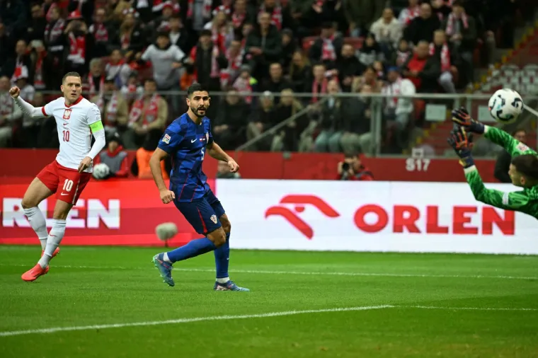 Erlić u akciji protiv Poljske, fotografija prvog pogotka na utakmici