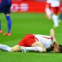 Lewi je pao kao pokošen, stadion u Varšavi je negodovao, ali ponavljamo - Livi nije imao namjeru ugroziti napadača Poljske i stigao je do lopte prvi. Trebao s euključiti VAR.