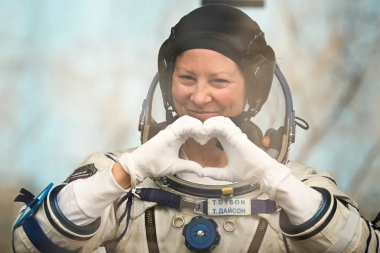 6. Praćenje vremena: Vrijeme na ISS-u mjeri se u danima leta, a ne u običnim danima tjedna. Ovaj jedinstveni sustav mjerenja vremena može dezorijentirati. Uoči Nove godine astronauti dožive odbrojavanje do ponoći čak 16 puta, a sve zbog brzog kretanja postaje.