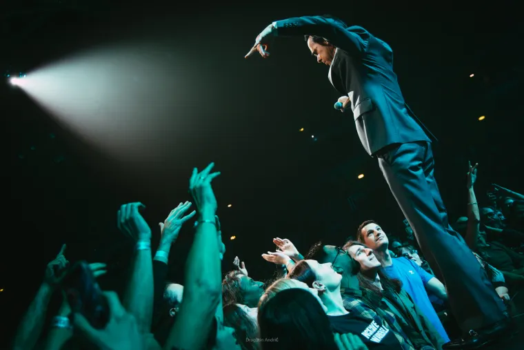 Spektakl u Areni Zagreb: Pogledajte kako je Nick Cave osvojio zagrebačku publiku