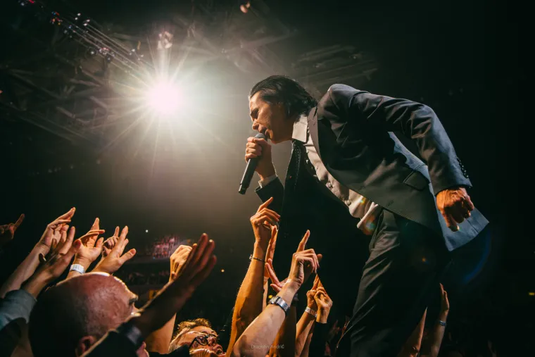 Spektakl u Areni Zagreb: Pogledajte kako je Nick Cave osvojio zagrebačku publiku