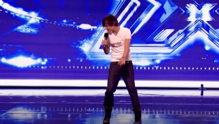 Nakon što se 2010. godine pridružio One Directionu tijekom audicija za britansko televizijsko natjecanje The X Factor, bend je brzo stekao globalnu popularnost i prodao milijune albuma
