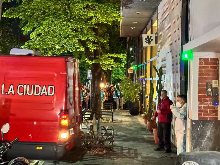 Fanovi u suzama! Pale svijeće ispred hotela nakon tragične smrti Liama Paynea