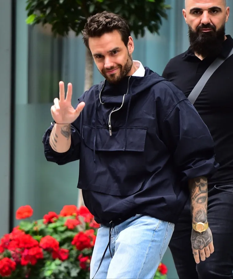 Fanovi u suzama! Pale svijeće ispred hotela nakon tragične smrti Liama Paynea