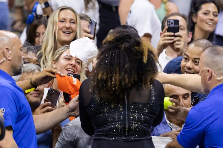 "Uopće nisam odigrala lo&scaron; meč. Međutim, Serena je definitivno podigla svoju razinu u trećem setu. Igrala je nevjerojatno," priznala je Estonka.

Williams sada ima omjer 75-2 u drugim kolima Grand Slamova, jedini porazi su joj bili od sestre Venus na Australian Openu 1998. i Garbime Muguruza u Roland Garrosu 2014. U susretu 3. kola Williams će u petak igrati protiv Hrvatice s australskom putovnicom Ajle Tomljanović koja je u 2. kolu bila bolja od Ruskinje Evgenije Rodine sa 1-6, 6-2, 7-5.

Ajla je tako ponovila uspjeh od pro&scaron;le godine kada je također dogurala do trećeg kola, no u dosada&scaron;njih osam nastupa na US Openu nikada nije pro&scaron;la 3. kolo.