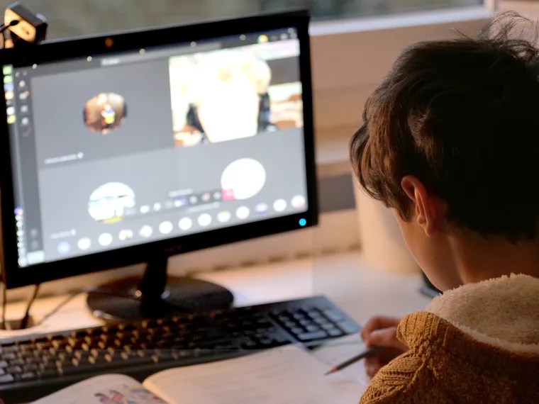 2. Naučio je španjolski jezik - Reuben Nsemoh, 16-godišnjak iz Georgije, probudio se iz kome sa sposobnošću da tečno govori španjolski, ali je izgubio znanje engleskog. To se dogodilo nakon što je pretrpio ozljedu na nogometu 2016. godine. Međutim, s vremenom mu se engleski vratio, dok se njegovo znanje španjolskog smanjilo.