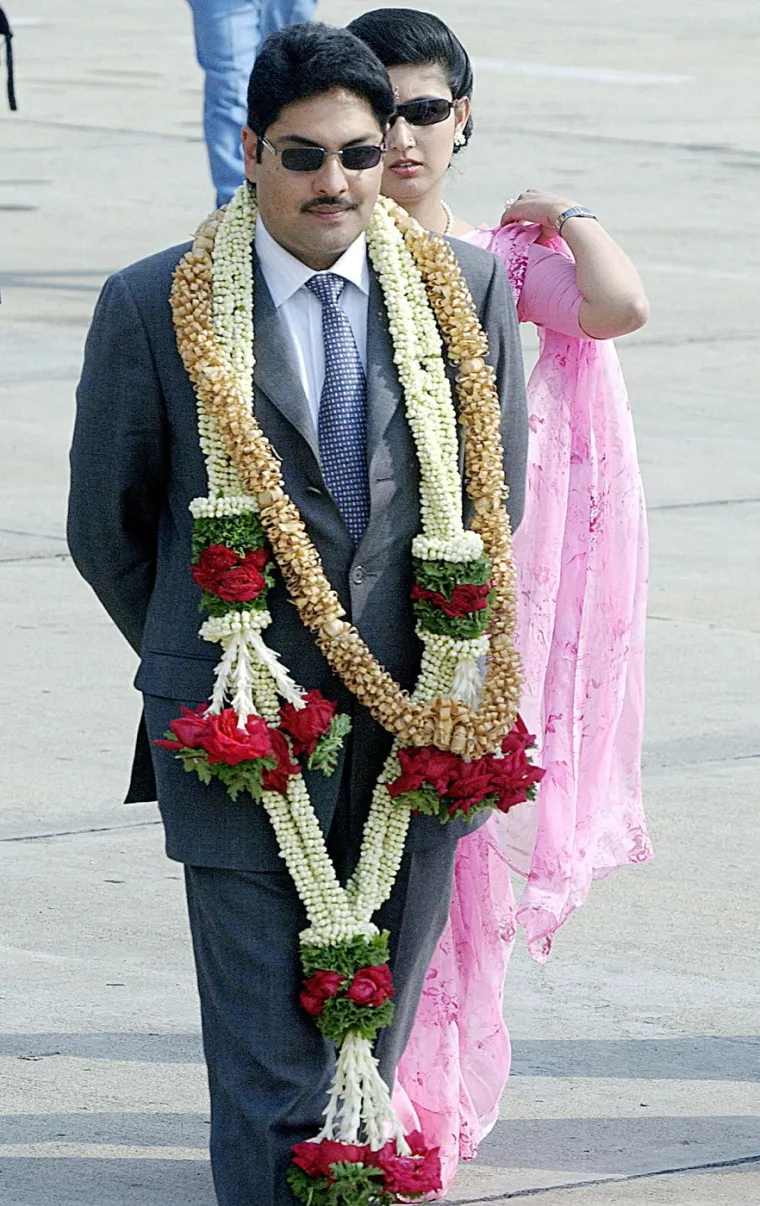 14. Postao je kralj - Godine 2001. u Nepalu prijestolonasljednik Dipendra Bir Bikram Shah pao je u komu nakon što je brutalno ubio 11 članova nepalske kraljevske obitelji, uključujući i svoje roditelje (kralja i kraljicu), prije nego što je pokušao sebi oduzeti život.