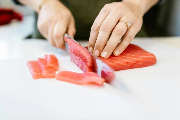 2. Tuna: Osim što ćete zadovoljiti svoje nepce sendvičem od tunjevine, konzerva tunjevine također može pomoći u smanjenju razine stresa jer je bogata vitaminima B6 i B12.