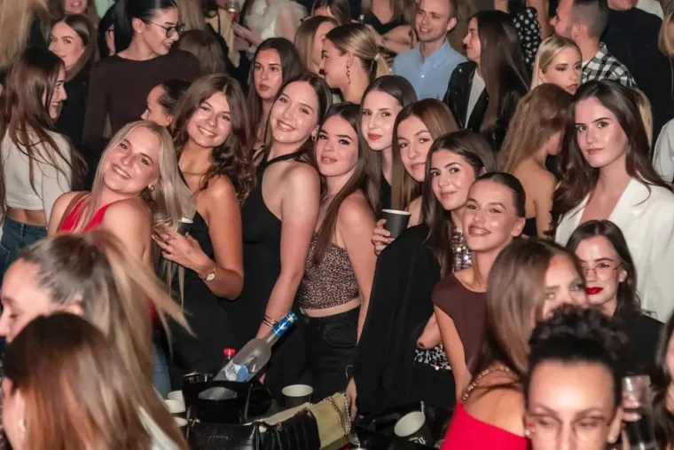 Osječki studenti tulumarili uz zvijezdu regije: Prezgodne Slavonke odu&scaron;evile outfitima