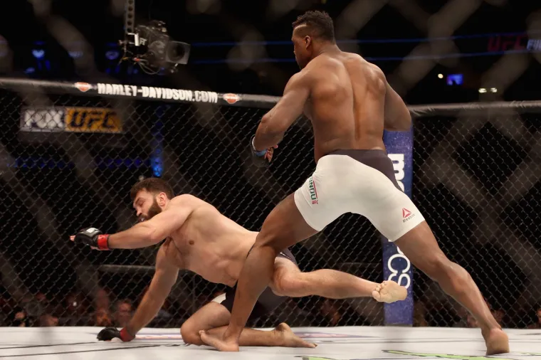 Brutalan knockout doživio je i Andrei Arlovski 2017. Neki kažu da mu još uvijek zvoni u glavi od udarca.