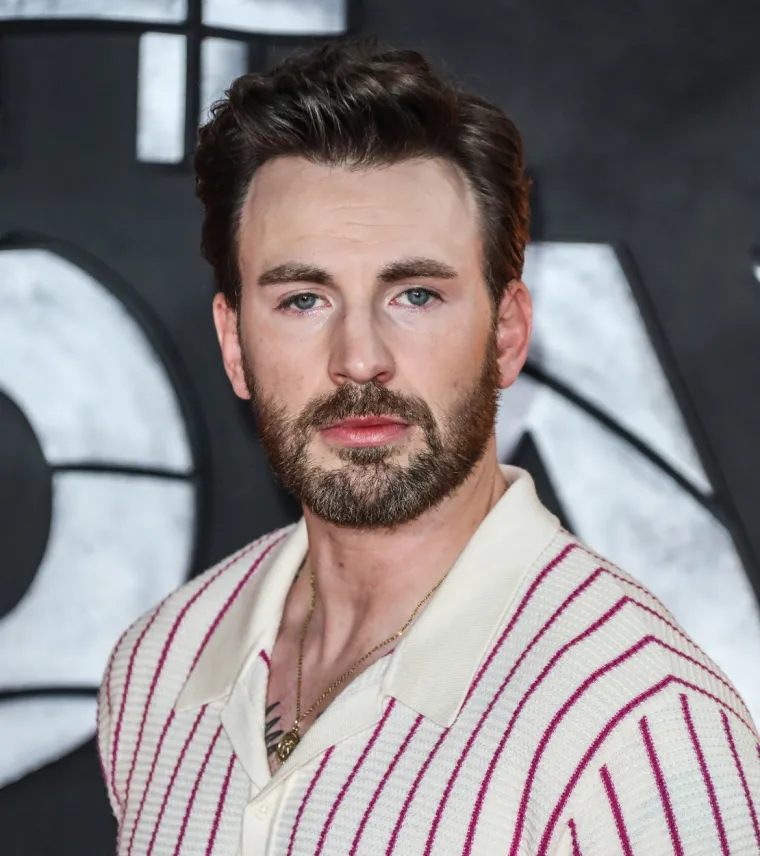 Prije dvije godine najzgodnijem frajerom proglašen je zvijezda filma &quot;Kapetan Amerika&quot;, Chris Evans (43). 