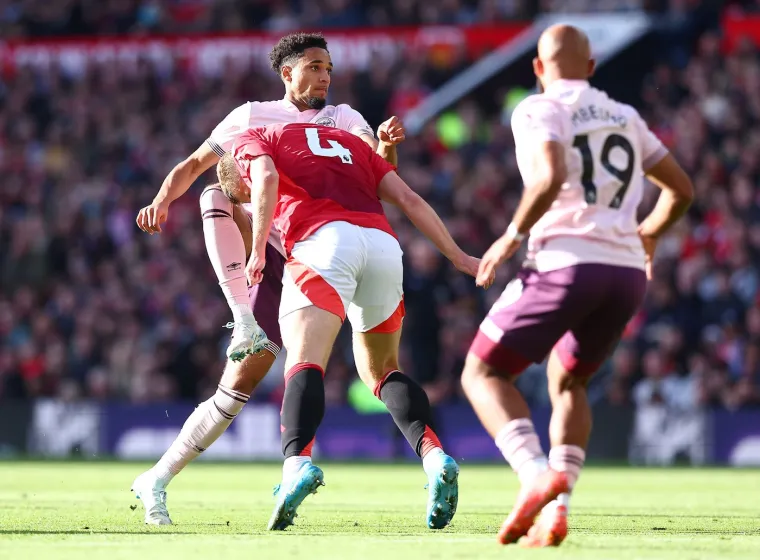 De Ligt je glavom naletio na koljeno Kevina Schadea, napadača Brentforda.