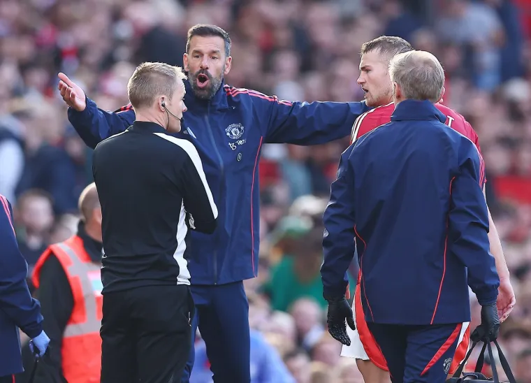 Stra&scaron;ni prizori u Premier ligi: Braniču Crvenih Vragova glava natopljena krvlju nakon sudara