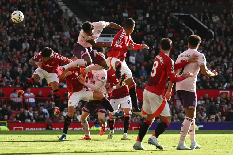 Stra&scaron;ni prizori u Premier ligi: Braniču Crvenih Vragova glava natopljena krvlju nakon sudara