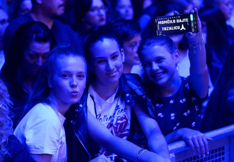 Bajaga proslavio 40 godina karijere: Oduševljenoj publici u Areni otpjevao najveće hitove