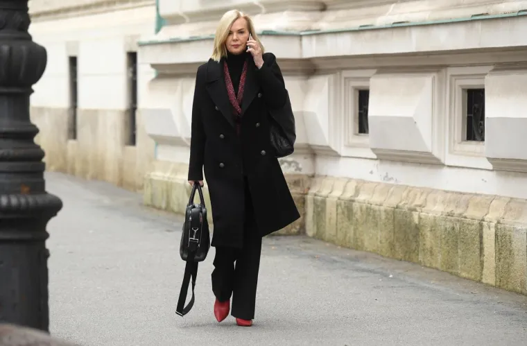 Svaka njezina pojava je svojevrsna lekcija o stilu – od savršeno krojenih kaputa do luksuznih cipela koje su stilski besprijekorne. 