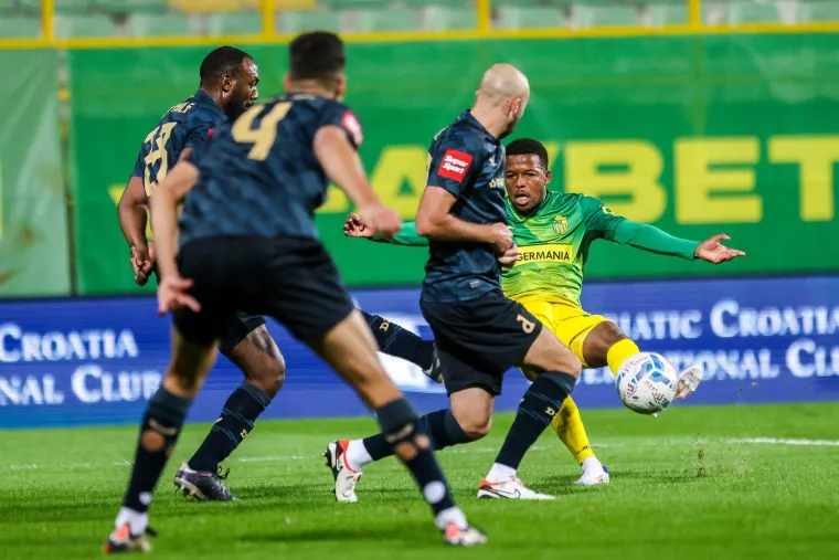 Fotoreporter snimio Tramezzanija i Bjelicu kako su se zakačili. Bilo je vrlo blizu makljaže