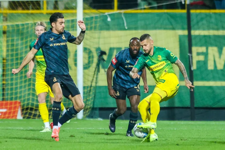 Fotoreporter snimio Tramezzanija i Bjelicu kako su se zakačili. Bilo je vrlo blizu makljaže