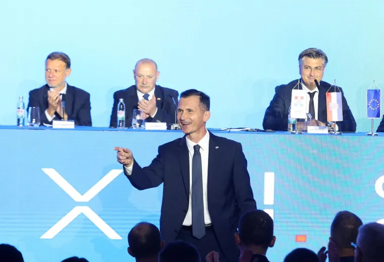 Pogledajte tko je sve do&scaron;ao na veliki Opći sabor HDZ-a u &Scaron;ibeniku