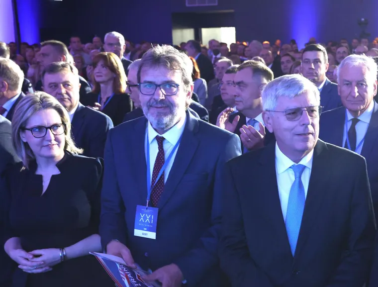 Pogledajte tko je sve do&scaron;ao na veliki Opći sabor HDZ-a u &Scaron;ibeniku