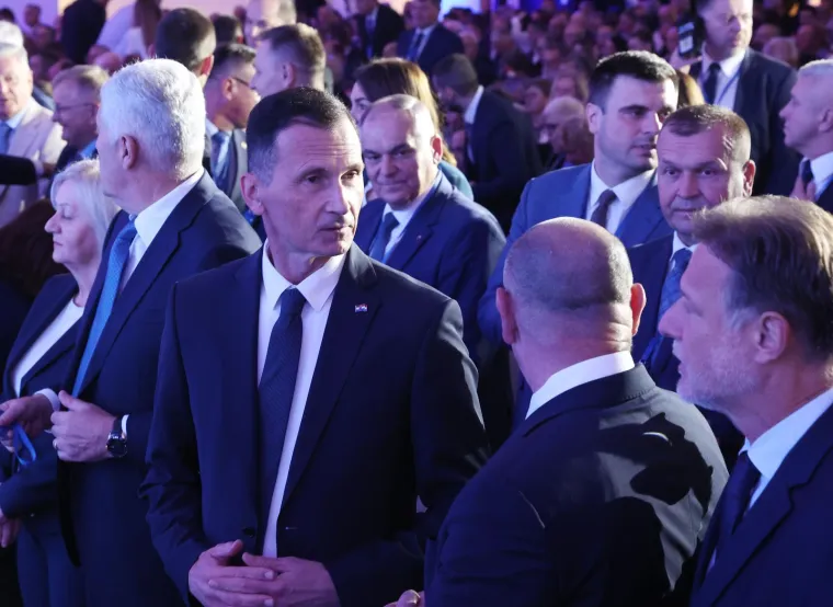 Pogledajte tko je sve do&scaron;ao na veliki Opći sabor HDZ-a u &Scaron;ibeniku