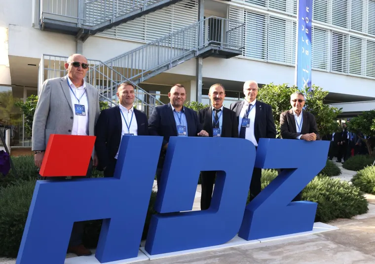 Pogledajte tko je sve do&scaron;ao na veliki Opći sabor HDZ-a u &Scaron;ibeniku