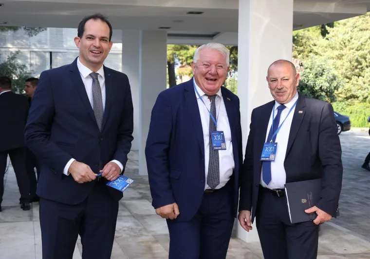 Pogledajte tko je sve do&scaron;ao na veliki Opći sabor HDZ-a u &Scaron;ibeniku