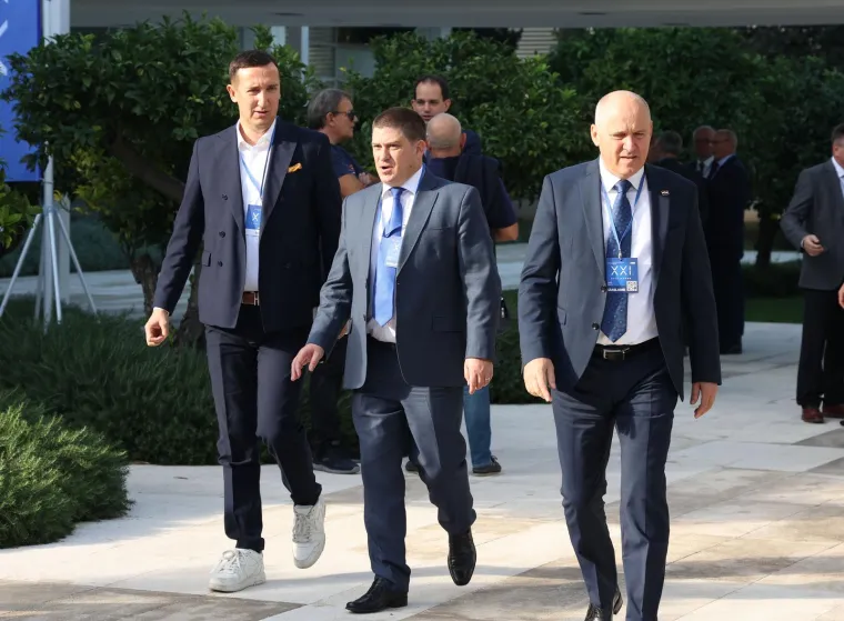 Pogledajte tko je sve do&scaron;ao na veliki Opći sabor HDZ-a u &Scaron;ibeniku