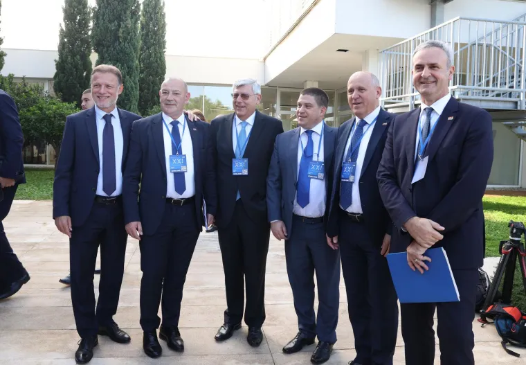 Pogledajte tko je sve do&scaron;ao na veliki Opći sabor HDZ-a u &Scaron;ibeniku