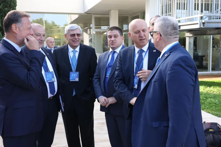 Pogledajte tko je sve do&scaron;ao na veliki Opći sabor HDZ-a u &Scaron;ibeniku