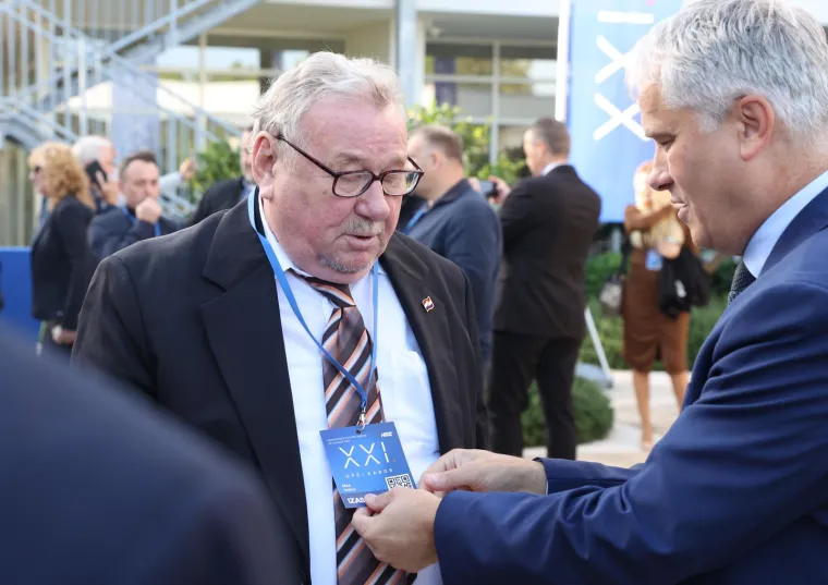 Pogledajte tko je sve do&scaron;ao na veliki Opći sabor HDZ-a u &Scaron;ibeniku