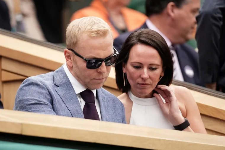 Hoy je treći najodlikovaniji sportaš Velike Britanije svih vremena, nakon kolege biciklista Sir Bradleya Wigginsa i Jasona Kennyja. Njegov uspon na najvišu razinu sportskog umijeća priča je o radikalnom optimizmu i rigoroznom treningu.