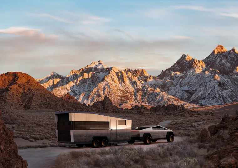 Trenutno su dostupna dva modela: tro-motorni model s pogonom na sva četiri kotača (AWD) pod nazivom Cyberbeast te dvo-motorni AWD model.