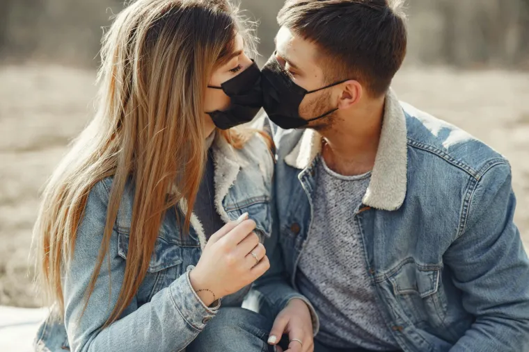 Ovo su neke od bolesti koje vam partner može prenijeti: 1. Alergija na poljupce: Iako većina žena uživa u poljupcima, sindrom alergije na ljubljenje zaista postoji. 