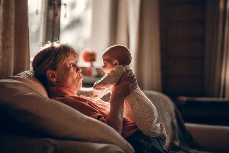 4. Puštate bebu da &apos;vježba pluća&apos; - Jedna od najčešćih zabluda, prema Rachel, jest da novorođenčad treba ostaviti da &quot;vježbaju pluća&quot;. &quot;Nikada ne ostavljajte svoju bebu da plače. Bebe ne mogu zadovoljiti vlastite potrebe ni na koji način i stoga potpuno ovise o svojim skrbnicima 24/7&quot;, objasnila je.